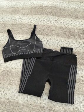 Fabletics High-Waisted Seamless Rib Legging and Sports Bra Set - Large
